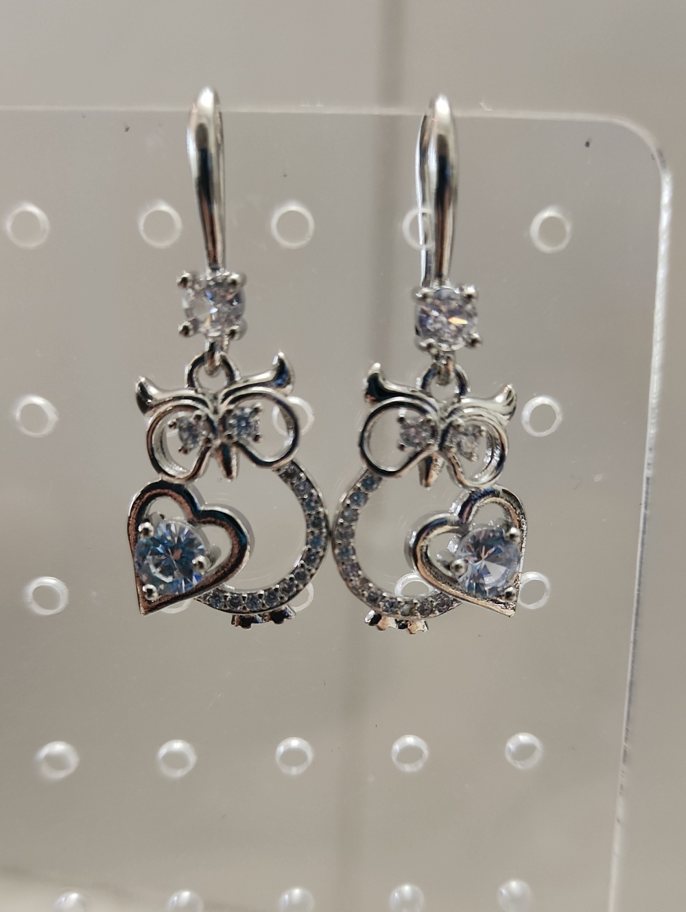 1 Pair White Fashion Vintage Owl Earrings with white/clear rhinestones on silver